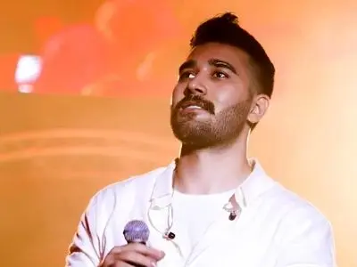 دانلود آهنگ غمگین افسردگی علی یاسینی / فکر کنم آخراشه دیگه کارم تمومه