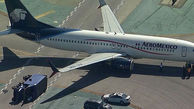 عکس برخورد هواپیمای مسافربری با یک کامیون در فرودگاه لس‌ آنجلس 