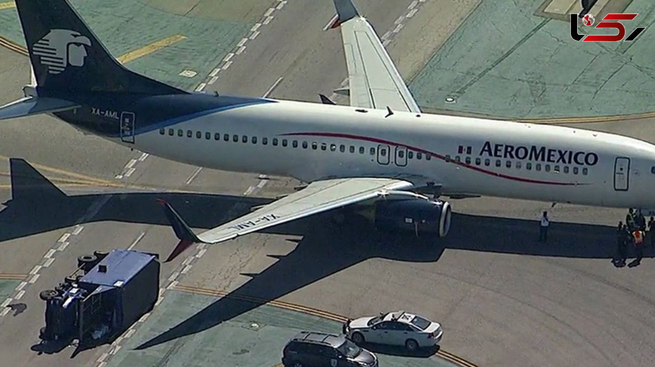 عکس برخورد هواپیمای مسافربری با یک کامیون در فرودگاه لس‌ آنجلس 