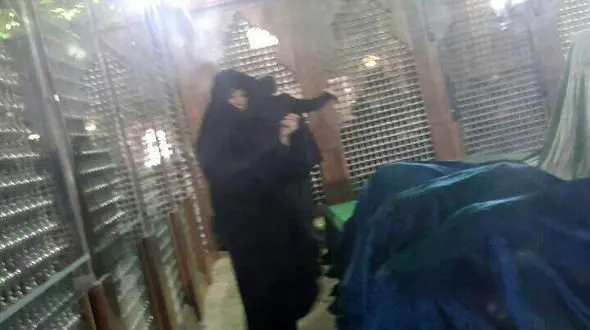 اعضای خانواده آیت الله هاشمی رفسنجانی وارد ضریح امام خمینی (ره) شدند / انجام تدارکات پایانی برای خاکسپاری + عکس 