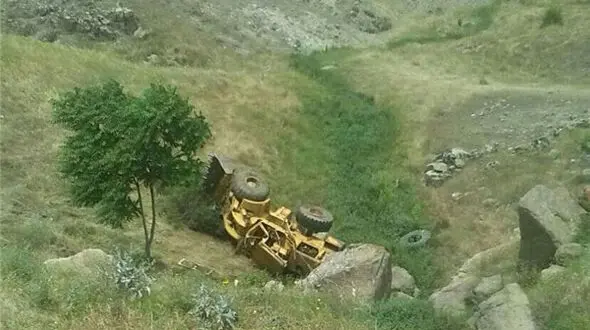 سقوط لودر به دره با یک کشته در"نی ریز"