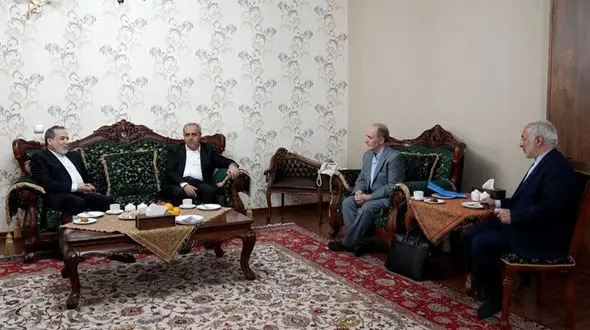 دیدار عراقچی با خانواده استاد دانشگاه ایرانی زندانی در ترکیه