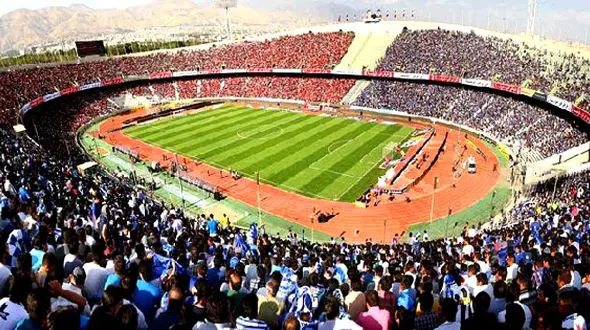 تماشای خانوادگی جام جهانی در استادیوم  آزادی / نمایشگر 1200 متری وسط زمین فوتبال