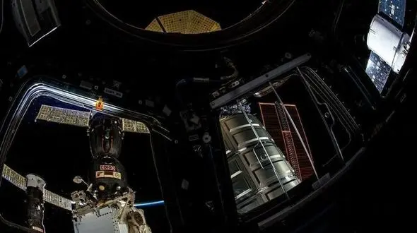 پر شدن پارکینگ ایستگاه فضایی؛ تصویر روز ناسا
