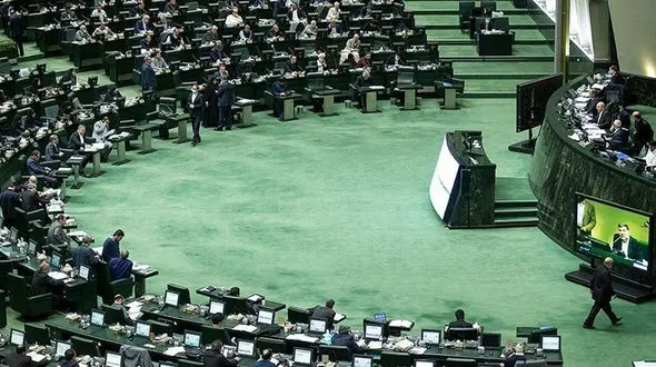 پاپی‌زاده جایگزین رنجبرزاده در هیئت رئیسه مجلس شد 