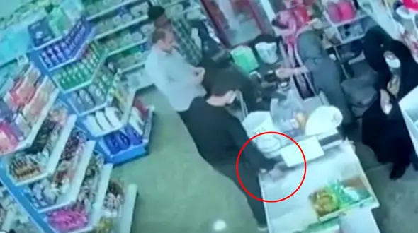 فیلم لحظه دزدی جلوی چشم مردم/ در ایلام رخ داد