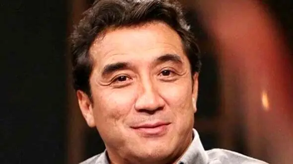 خداداد عزیزی: علی پروین به من گفت اگر می‌خواهی در پرسپولیس بازی کنی باید 500 بدهی