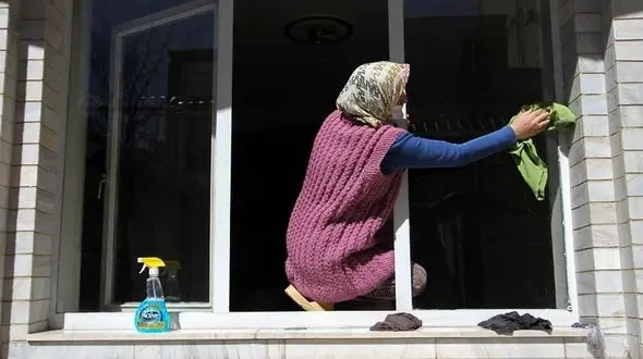 از برج 11 بی نان شدیم ! / کرونا  باعث فقر مطلق کارگران خانه