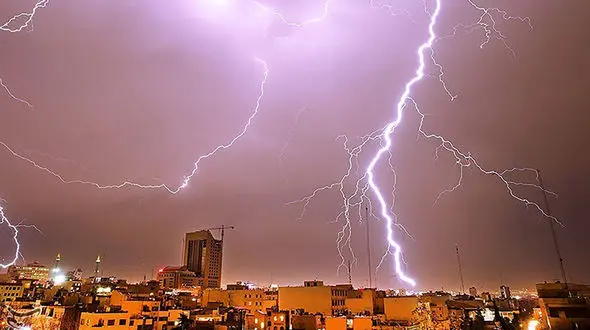 رعدو برق شدید در تهران / هشدار نارنجی برای تهرانی ها 