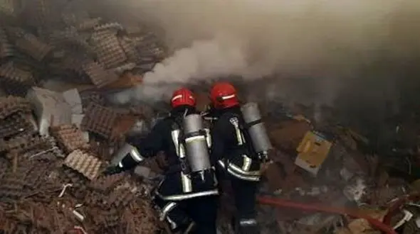 انبار چوب در تهران آتش گرفت 