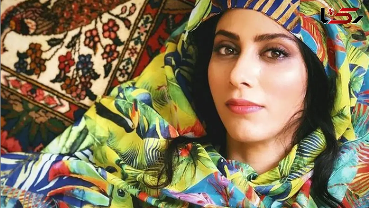 مونا فرجاد با چادر در کنار پسران دریا
