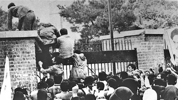 مذاکرات مجلس اول درباره مذاکره بر سر نحوه پایان گروگان گیری سفارت آمریکا در سال ۵۹+ فیلم