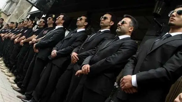  استفاده سلبریتی‌ها از بادیگارد ممنوع شد ! / پلیس هشدار داد