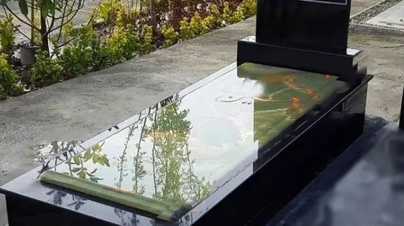 گران شدن 35 درصدی سنگ قبر در یکسال / فروش سنگ قبرهای پلاستیکی + فیلم