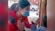 صحنه احساسی ملاقات یک پرستار قرنطینه کرونا با فرزندش پس از 26 روز + فیلم / چین