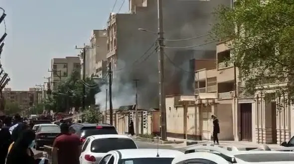 آتش سوزی در یک  مجتمع  مسکونی ۴ واحده در کوی ملت«کورش» اهواز 