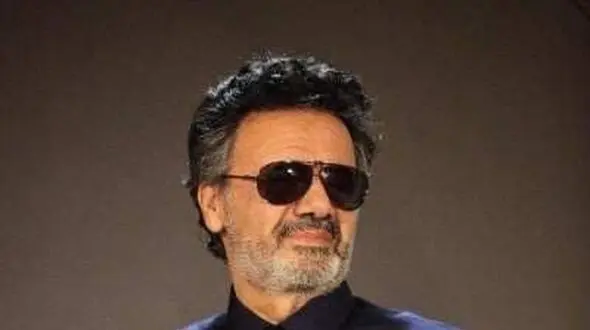 دانلود آهنگ ﺟﺰ ﺗﻮ ﻣﻦ آرزوﻳﻰ ﻧﺪارم از  معین / دلتنگی ام را کاش باور کرده بودی