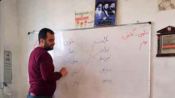 معلم فداکاری که برای شاگردانش هر روز از رودخانه می‌گذشت، در سانحه رانندگی درگذشت