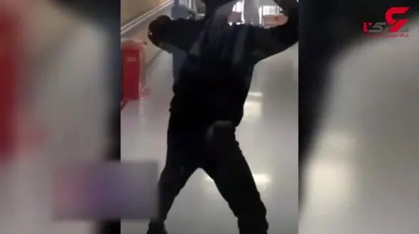 اقدام دیدنی مرد سالخورده مبتلا به کرونا در راهرو بیمارستان + فیلم