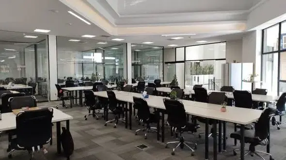 راه اندازی فضای کار اشتراکی برای جوانان و شرکت های دانش بنیان در اصفهان / خدمت رسانی به 30 شرکت و 300 دانش آموخته فناوری اطلاعات