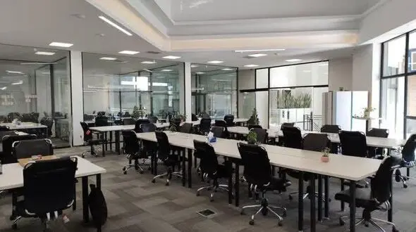 راه اندازی فضای کار اشتراکی برای جوانان و شرکت های دانش بنیان در اصفهان / خدمت رسانی به 30 شرکت و 300 دانش آموخته فناوری اطلاعات