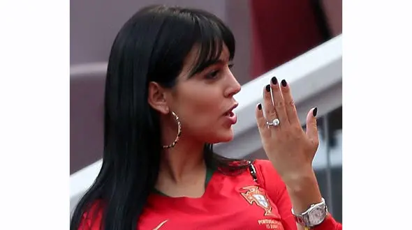 جنجال انگشتر میلیاردی در دست نامزد رونالدو! + عکس 