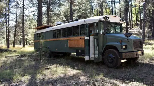 خانه‌ای لاکچری در یک اتوبوس اسقاطی +تصاویر 