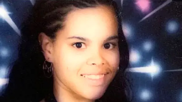 قتل فجیع زن جوان در برابر چشمان 3 فرزندش / شوهر عصبانی همسرش را با کمربند خفه کرد + عکس 
