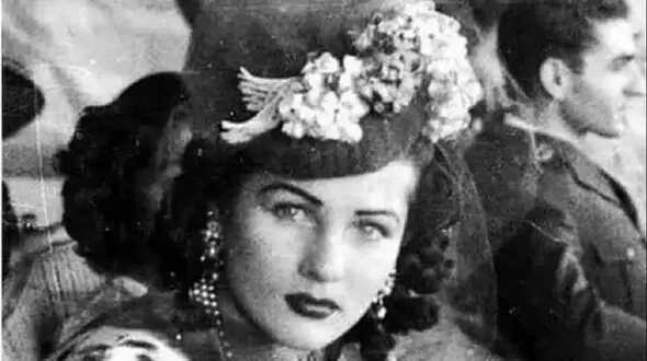 عکس سفر در زمان / «محمدرضا پهلوی و فوزیه» در مراسم عروسی خود در تهران؛ سال 1318 
