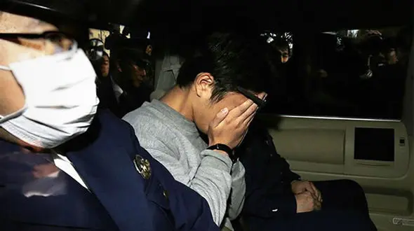 مردی خواهر و همسرش را با شمشیر به قتل رساند+ عکس
