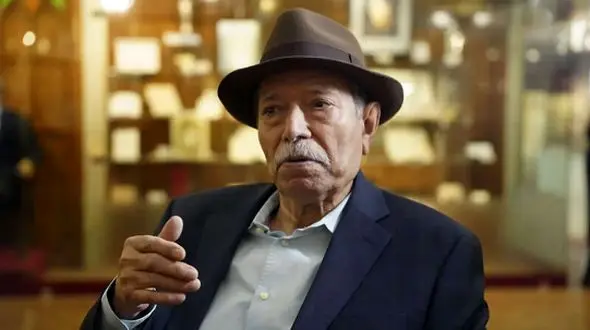 فیلم / اجرای بی‌نقص و زیبای علی نصریان، پیشکسوت 89 ساله ایرانی با شعر عاشقانه استاد شهریار/ پیرم و گاهی دلم یاد جوانی میکند...