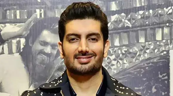  دورهمی بازیگران کنار فرزاد فرزین / این عکس آقای خواننده غوغا کرد 