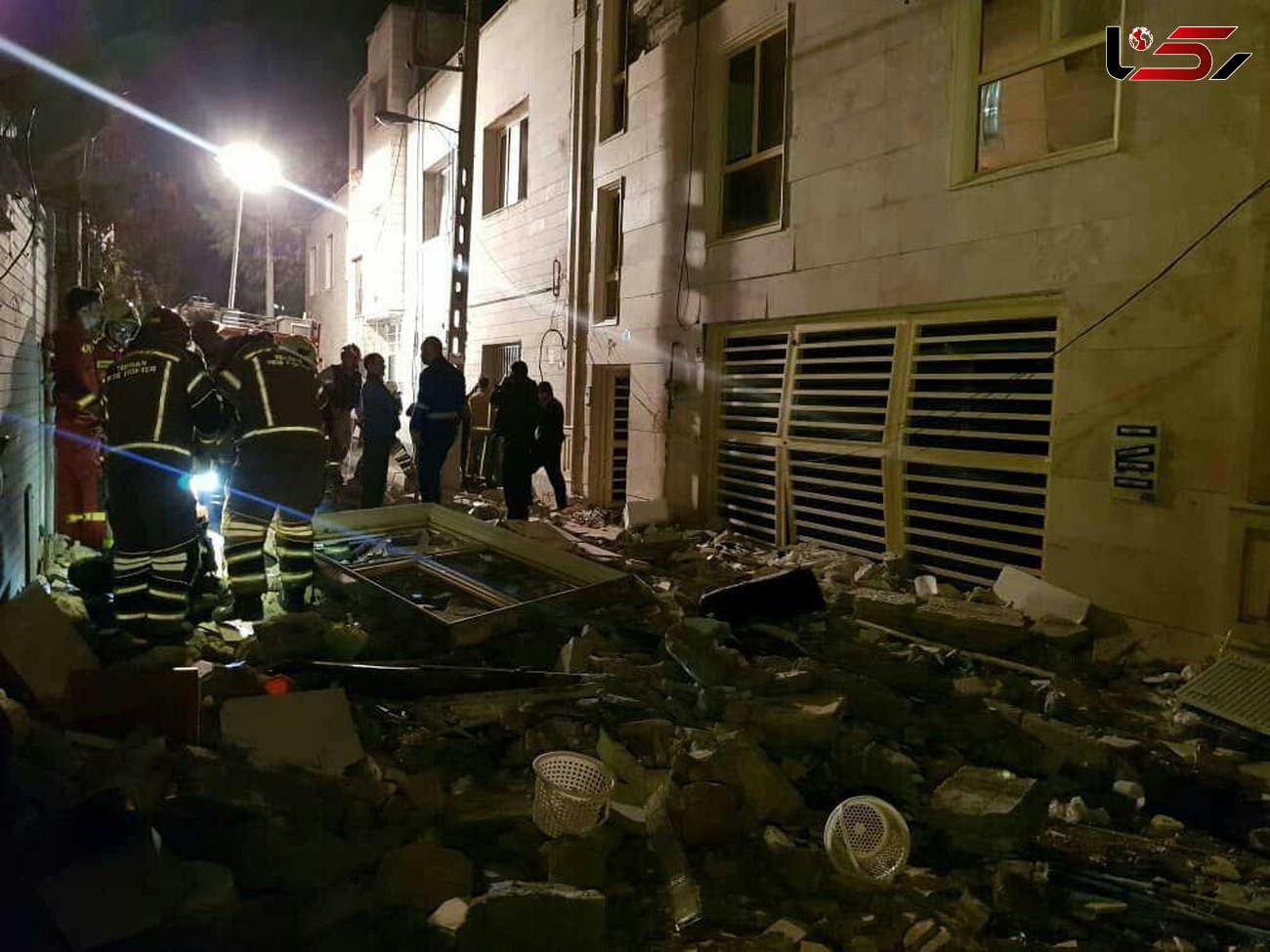 انفجار شدید در ساختمان ۴ طبقه در خیابان چشمه علی+ عکس