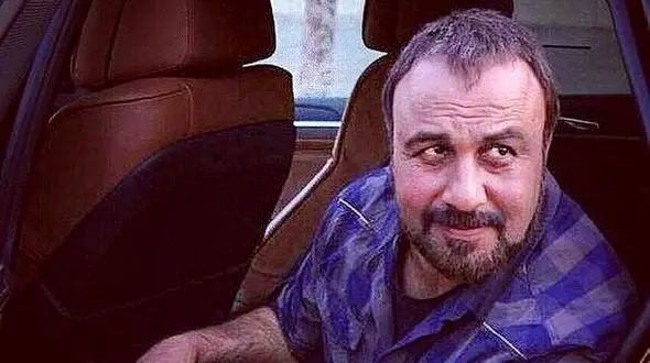 رضا عطاران: هر چه جلوتر می روم دلبستگی‌ام به پول بیشتر می شود/ سوار ماشین درب وداغون می شوم به دلیل اینکه...وقتی لباس نو می پوشم مدتها در عذابم