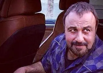 رضا عطاران: هر چه جلوتر می روم دلبستگی‌ام به پول بیشتر می شود/ سوار ماشین درب وداغون می شوم به دلیل اینکه...وقتی لباس نو می پوشم مدتها در عذابم