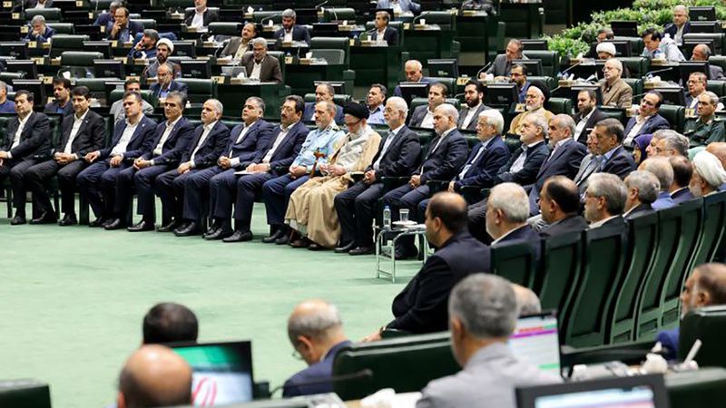 جلسه مشترک غیر علنی نمایندگان مجلس با حضور رئیس جمهور، معاونان رئیس جمهور و وزرا
