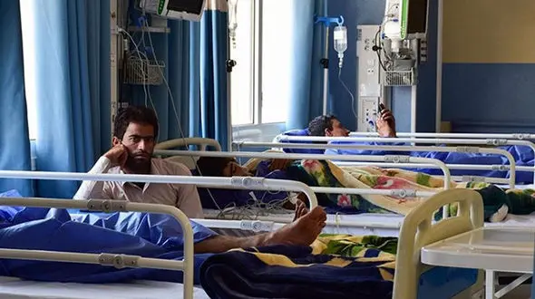 دست یک جوان قطع شد / پزشک بیمارستان سنندج به مرخصی رفته بود !