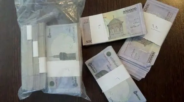 کشف اسکناس‌های جعلی در بروجرد/ 4 کلاهبردار به دام پلیس افتادند