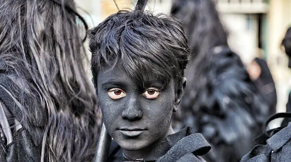 جنجالی ترین کاروان عاشورایی ایران + عکس های کاروان ظهرالولایه میبد