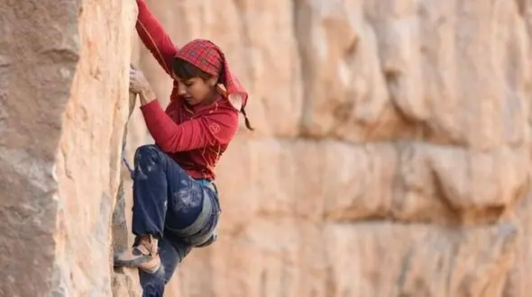دلایل ممنوع الخروجی الناز رکابی مشخص شد