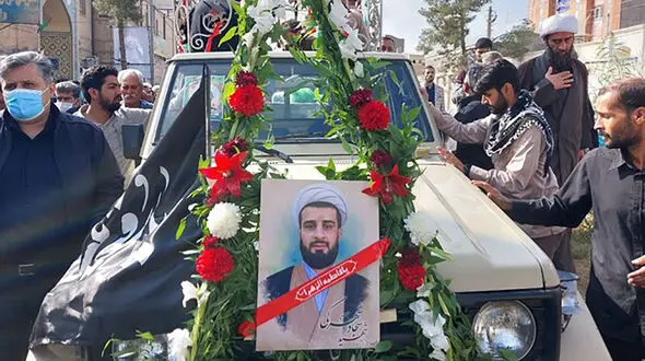 پیکر مطهر امام جماعت شهید زاهدان تشییع شد