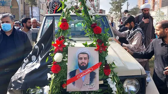 پیکر مطهر امام جماعت شهید زاهدان تشییع شد