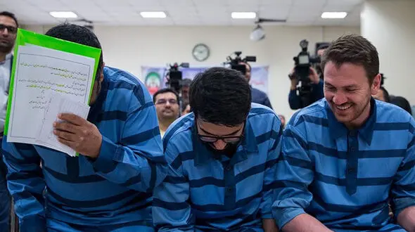از پوشه طلقی مقابل صورت متهم تا مردی که ادعا می کرد برادرش تنها 10 گوشی وارد کرده است