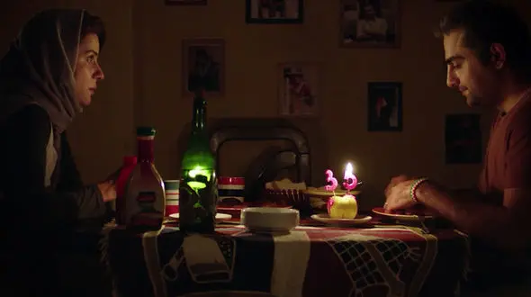 نماهنگ "خودمو دارم که" با صدای بابک جهانبخش با بازی حامد کمیلی + فیلم