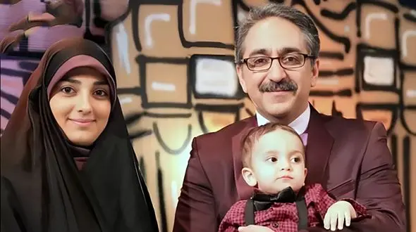 شیطنت پسر بامزه ستاره سادات قطبی وسط نماز خواندنش+فیلم