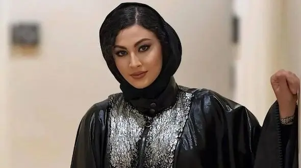 وقتی مریم مومن با شعر، به زندگی لبخند می‌زند ؛ دنیا منم آنکه آخرش میخندد، روزی به غم پشت سرش میخندد، آری منم آنکه خویش را باور کرد ...