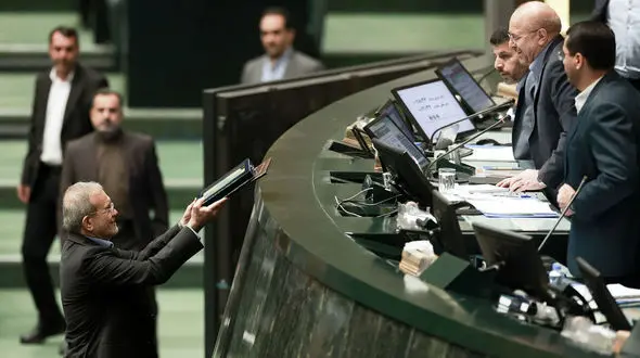 کسری بودجه 1404 از 1500 هزار میلیارد تومان فراتر می‌ رود!