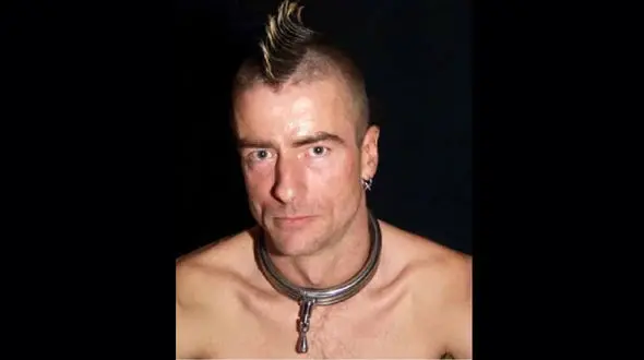 این مرد 30 ساله با لذت انگشتش را خورد + عکس