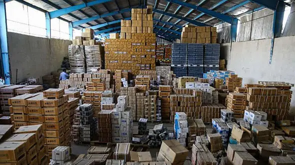 انبار محل دپوی کالای قاچاق در خیابان فدائیان اسلام لو رفت