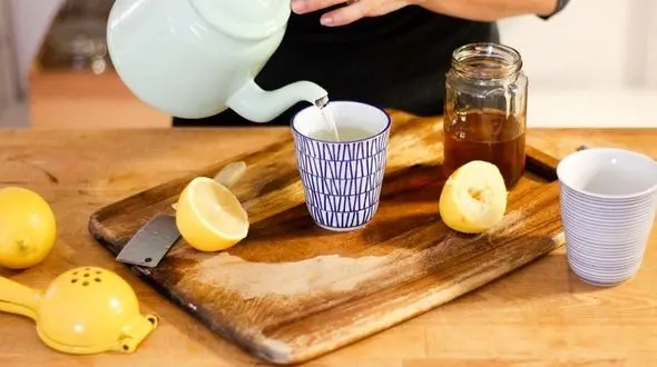 نوشیدن یک لیوان آب جوش برای سلامتی پوست های خشک